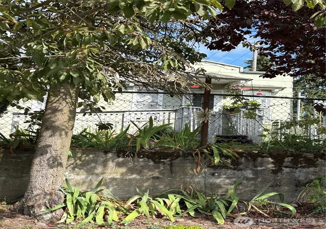Photo 2 of Single family home for sale at 3309 E E St, Tacoma, WA 98404 | MLS# NWM2571514 | Listing updated on 2026-09-25