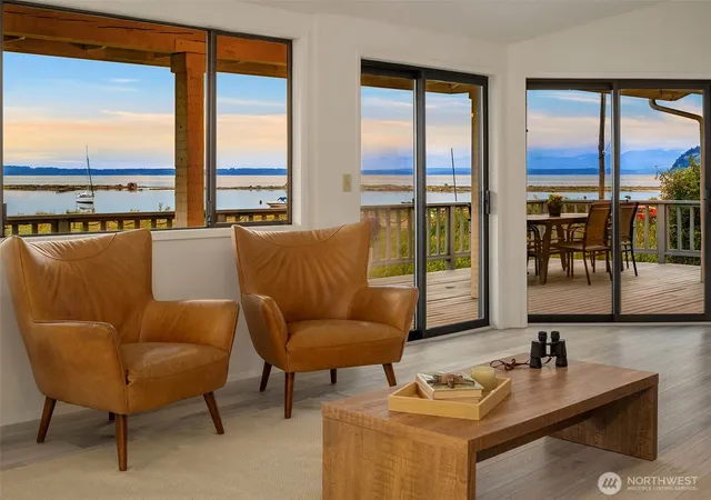 Photo 4 of Sale Pending at 2682 Sunlight Beach Rd, Clinton, WA 98236 | MLS# NWM2571570 | Listing updated on 2026-09-20