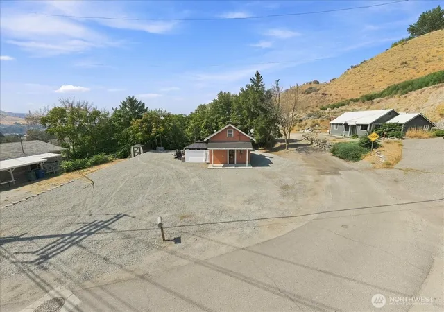 Photo 1 of Single family home for sale at 617 N Bradley St, Chelan, WA 98816 | MLS# NWM2571618 | Listing updated on 2026-09-25