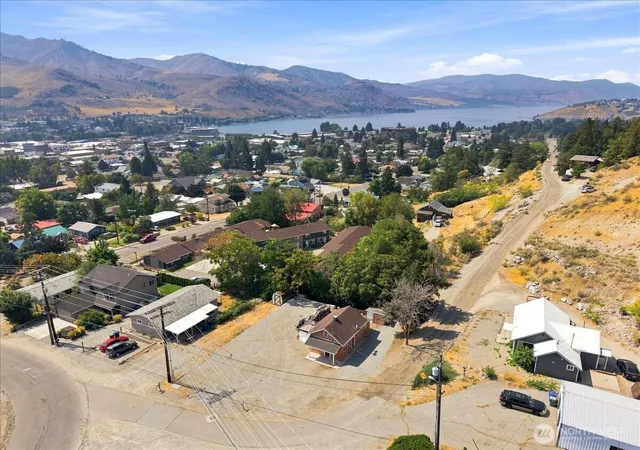 Photo 3 of Single family home for sale at 617 N Bradley St, Chelan, WA 98816 | MLS# NWM2571618 | Listing updated on 2026-09-25