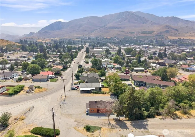 Photo 4 of Single family home for sale at 617 N Bradley St, Chelan, WA 98816 | MLS# NWM2571618 | Listing updated on 2026-09-25