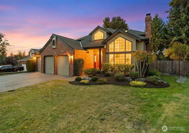 Photo 2 of Single family home for sale at 2617 59th Street Sw, Everett, WA 98203 | MLS# NWM2571625 | Listing updated on 2026-10-03