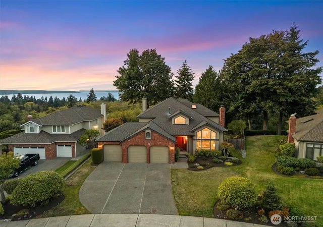 Photo 3 of Single family home for sale at 2617 59th Street Sw, Everett, WA 98203 | MLS# NWM2571625 | Listing updated on 2026-10-03
