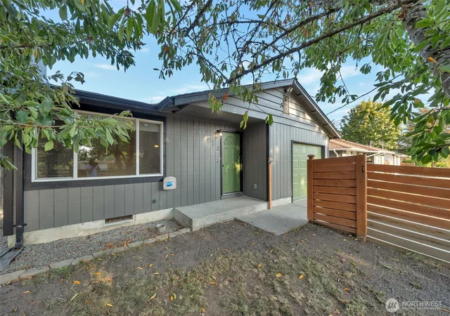 Photo 4 of Sale Pending at 7213 E E Street, Tacoma, WA 98404 | MLS# NWM2571626 | Listing updated on 2026-09-25