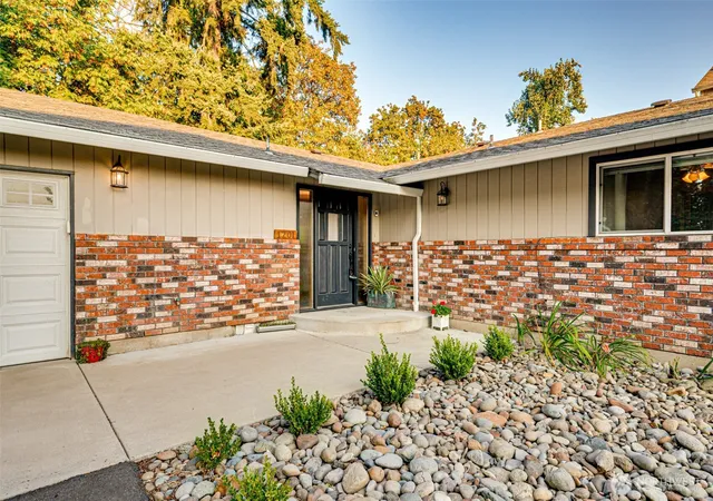 Photo 2 of Sale Pending at 1701 Se 2nd Avenue, Battle Ground, WA 98604 | MLS# NWM2571628 | Listing updated on 2026-09-25