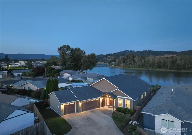 Photo 2 of Single family home for sale at 450 Lilac Ln, Woodland, WA 98674 | MLS# NWM2571634 | Listing updated on 2026-09-25