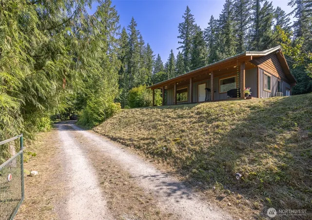 Photo 4 of Single family home for sale at 9273 Black Mountain Ln, Maple Falls, WA 98266 | MLS# NWM2571638 | Listing updated on 2026-09-29
