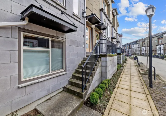 Photo 2 of Sale Pending at 964 7th Avenue Ne #2.4, Issaquah, WA 98029 | MLS# NWM2571663 | Listing updated on 2026-09-29