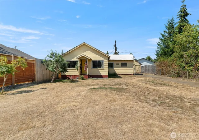 Photo 1 of Single family home for sale at 2021 N Tower Ave, Centralia, WA 98531 | MLS# NWM2571665 | Listing updated on 2026-09-30