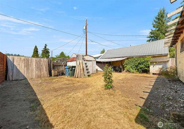 Photo 3 of Single family home for sale at 2021 N Tower Ave, Centralia, WA 98531 | MLS# NWM2571665 | Listing updated on 2026-09-30