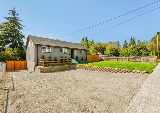 Photo 2 of Single family home for sale at 3211 Herren Ave, Bremerton, WA 98310 | MLS# NWM2571679 | Listing updated on 2026-09-07
