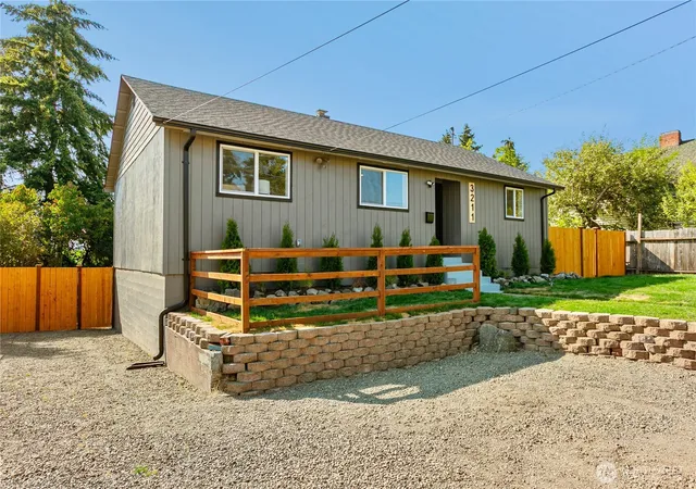 Photo 3 of Single family home for sale at 3211 Herren Ave, Bremerton, WA 98310 | MLS# NWM2571679 | Listing updated on 2026-09-07