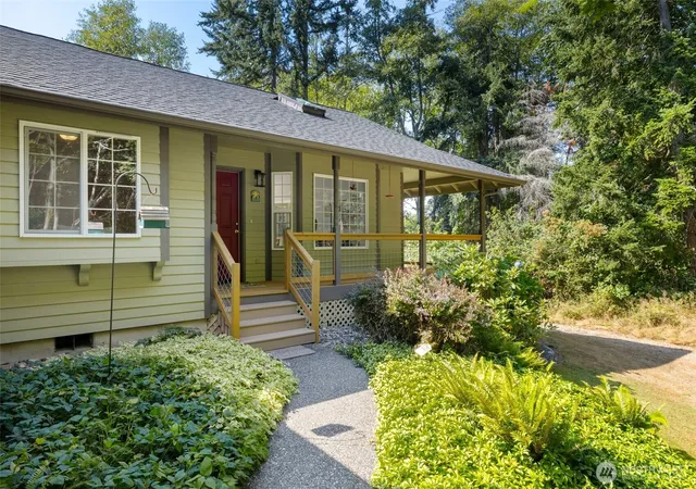 Photo 2 of Sale Pending at 3388 Leroy Cir, Clinton, WA 98236 | MLS# NWM2571681 | Listing updated on 2026-09-24
