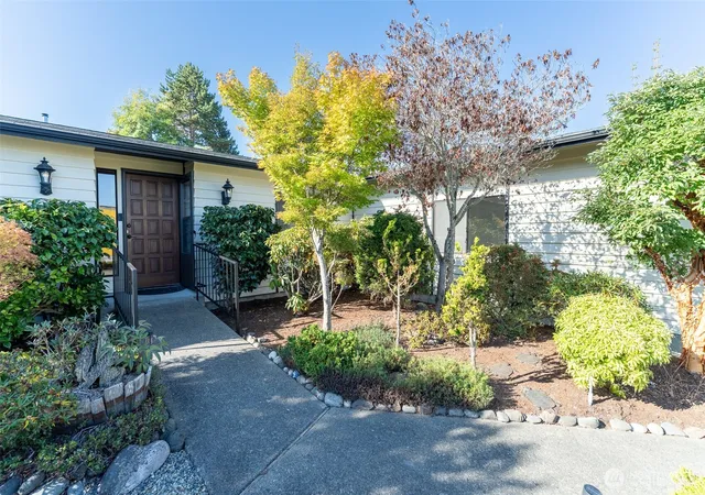 Photo 4 of Single family home for sale at 1340 E 8th Street, Port Angeles, WA 98362 | MLS# NWM2571682 | Listing updated on 2026-09-22