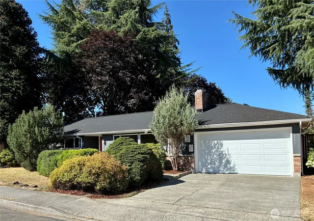 Photo 1 of Single family home for sale at 2333 Edmunds Ave Ne, Renton, WA 98056 | MLS# NWM2571684 | Listing updated on 2026-09-25