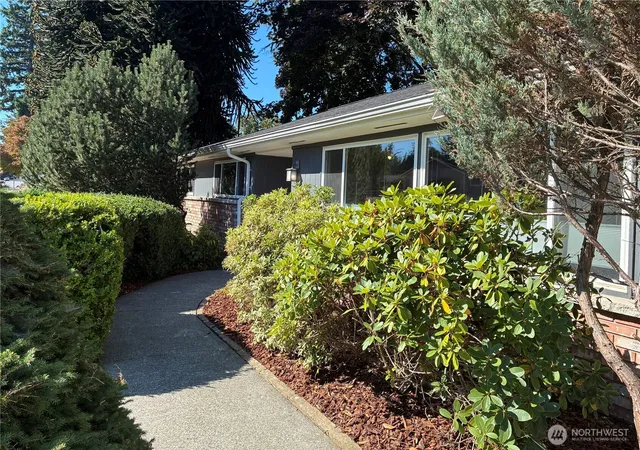 Photo 2 of Single family home for sale at 2333 Edmunds Ave Ne, Renton, WA 98056 | MLS# NWM2571684 | Listing updated on 2026-09-25