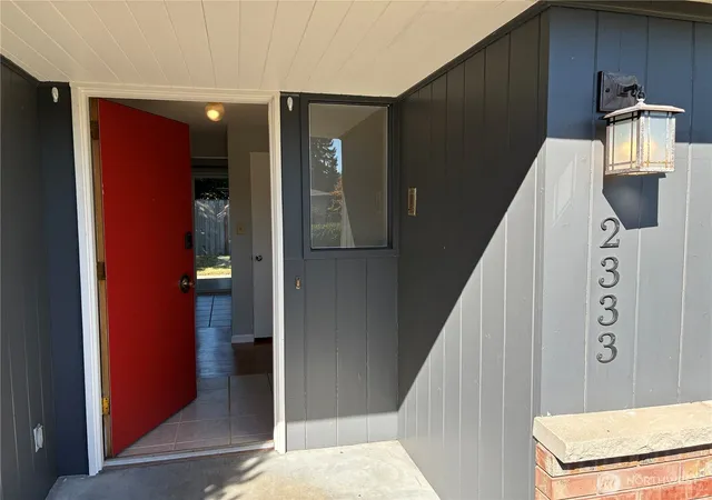 Photo 3 of Single family home for sale at 2333 Edmunds Ave Ne, Renton, WA 98056 | MLS# NWM2571684 | Listing updated on 2026-09-25