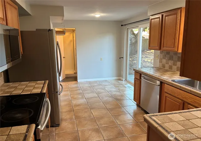 Photo 4 of Single family home for sale at 2333 Edmunds Ave NE, Renton, WA 98056 | MLS# NWM2571684 | Listing updated on 2026-09-25