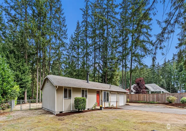 Photo 2 of Single family home for sale at 3821 Firdrona Dr Nw, Gig Harbor, WA 98332 | MLS# NWM2571698 | Listing updated on 2026-09-26