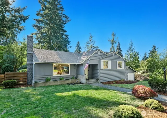 Photo 2 of Single family home for sale at 18989 Marine View Dr Sw, Normandy Park, WA 98166 | MLS# NWM2571703 | Listing updated on 2026-09-30