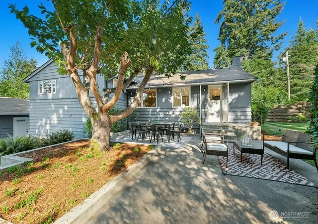 Photo 4 of Single family home for sale at 18989 Marine View Dr SW, Normandy Park, WA 98166 | MLS# NWM2571703 | Listing updated on 2026-09-30