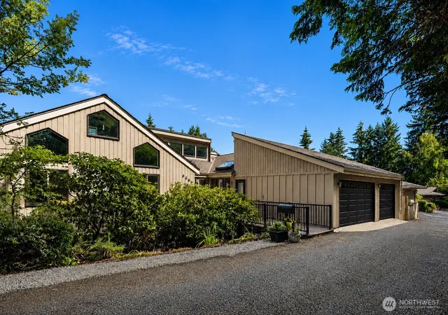 Photo 3 of Single family home for sale at 9360 Mercerwood Dr, Mercer Island, WA 98040 | MLS# NWM2571706 | Listing updated on 2026-09-26