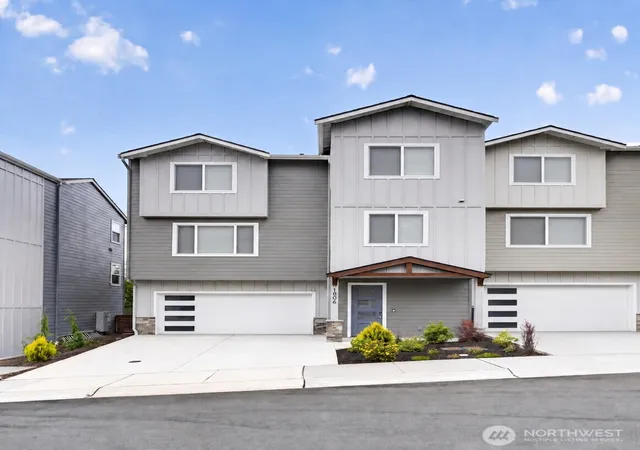 Photo 1 of Townhouse for sale at 1806 25th St, Snohomish, WA 98290 | MLS# NWM2571707 | Listing updated on 2026-10-02