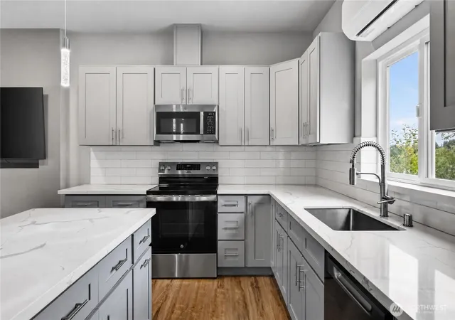 Photo 3 of Townhouse for sale at 1806 25Th St, Snohomish, WA 98290 | MLS# NWM2571707 | Listing updated on 2026-10-02
