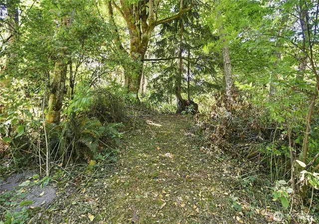Photo 1 of Sale Pending at 1 Nhn Leroy Cir, Clinton, WA 98236 | MLS# NWM2571708 | Listing updated on 2026-10-08