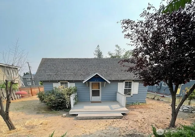 Photo 1 of Single family home for sale at 219 W Highland Ave, Chelan, WA 98816 | MLS# NWM2571721 | Listing updated on 2026-09-18