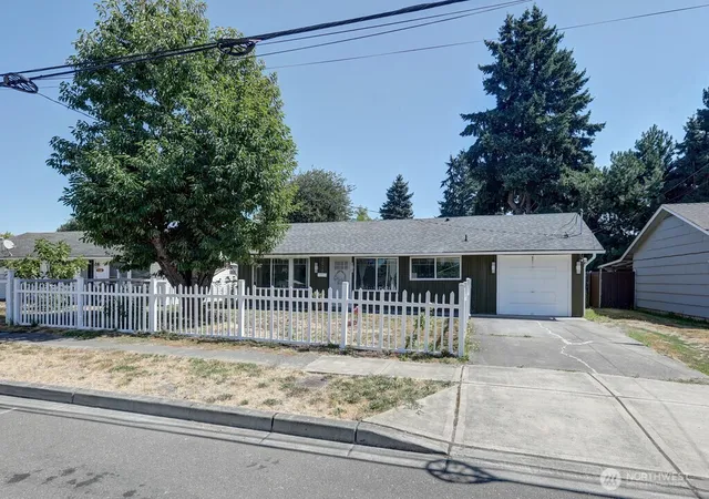Photo 1 of Single family home for sale at 1010 D St Se, Auburn, WA 98002 | MLS# NWM2571722 | Listing updated on 2026-09-25