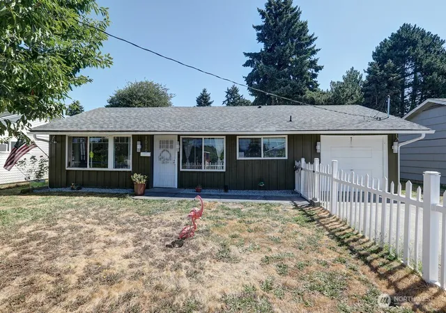 Photo 2 of Single family home for sale at 1010 D St Se, Auburn, WA 98002 | MLS# NWM2571722 | Listing updated on 2026-09-25