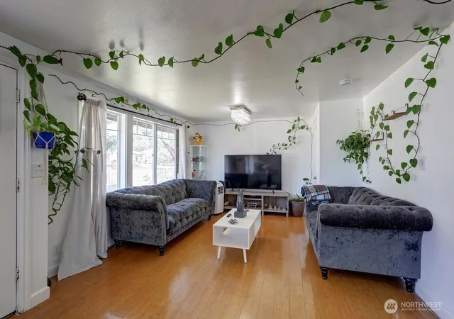Photo 3 of Single family home for sale at 1010 D St SE, Auburn, WA 98002 | MLS# NWM2571722 | Listing updated on 2026-09-25