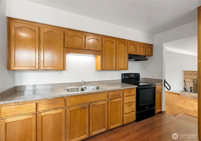 Photo 3 of Single family home for sale at 1206 E Park Ave, Montesano, WA 98563 | MLS# NWM2571725 | Listing updated on 2026-09-25