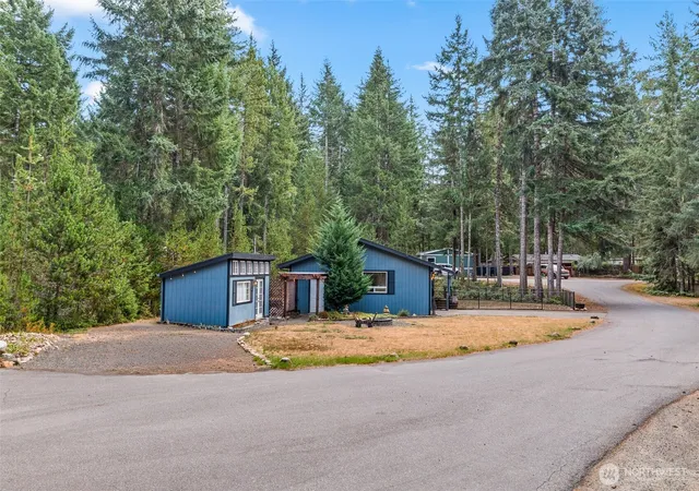 Photo 2 of Single family home for sale at 20 N Buckhorn Ct, Hoodsport, WA 98548 | MLS# NWM2571729 | Listing updated on 2026-09-25
