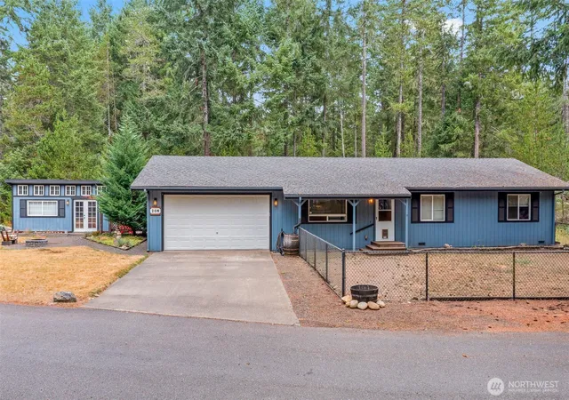 Photo 3 of Single family home for sale at 20 N Buckhorn Ct, Hoodsport, WA 98548 | MLS# NWM2571729 | Listing updated on 2026-09-25