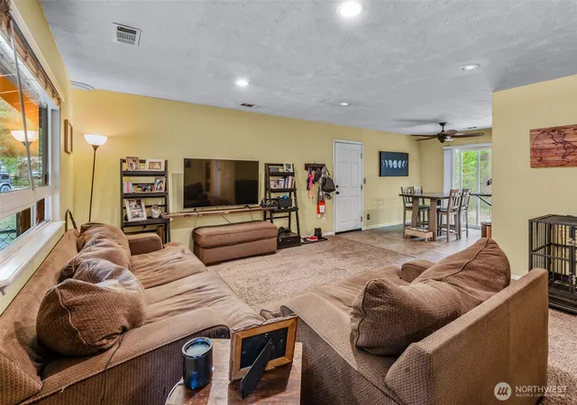 Photo 3 of Single family home for sale at 20 N Buckhorn Ct, Hoodsport, WA 98548 | MLS# NWM2571729 | Listing updated on 2026-09-25