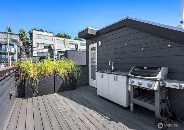 Photo 4 of Single family home for sale at 2708 Franklin Ave E #B, Seattle, WA 98102 | MLS# NWM2571733 | Listing updated on 2026-09-25