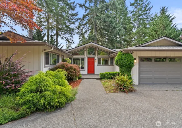Single family home for sale at 550 E Country Clb Dr, Union, WA 98592 | MLS# NWM2571746