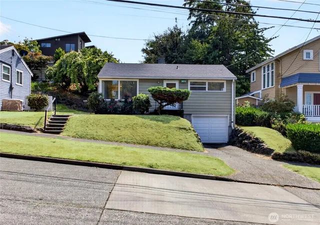 Photo 2 of Sale Pending at 3011 E Pine St, Seattle, WA 98122 | MLS# NWM2571755 | Listing updated on 2026-09-25