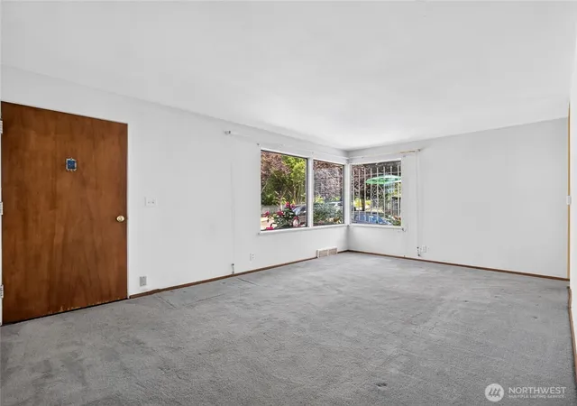 Photo 3 of Sale Pending at 3011 E Pine St, Seattle, WA 98122 | MLS# NWM2571755 | Listing updated on 2026-09-25