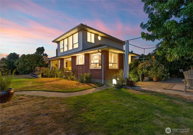 Photo 2 of Single family home for sale at 920 S Ventura Dr, Tacoma, WA 98465 | MLS# NWM2571777 | Listing updated on 2026-09-30