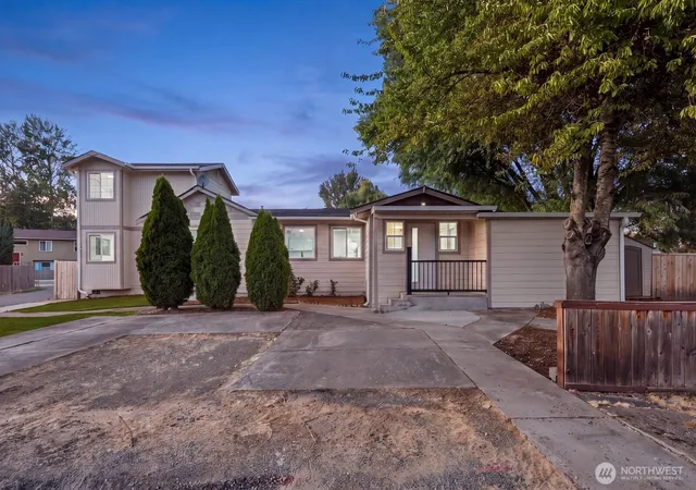Photo 2 of Sale Pending at 221 2nd Avenue N, Algona, WA 98001 | MLS# NWM2571862 | Listing updated on 2026-09-25
