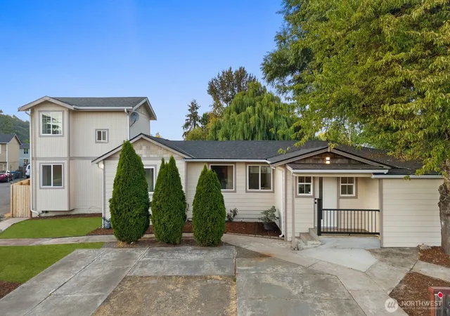 Photo 3 of Sale Pending at 221 2nd Avenue N, Algona, WA 98001 | MLS# NWM2571862 | Listing updated on 2026-09-25