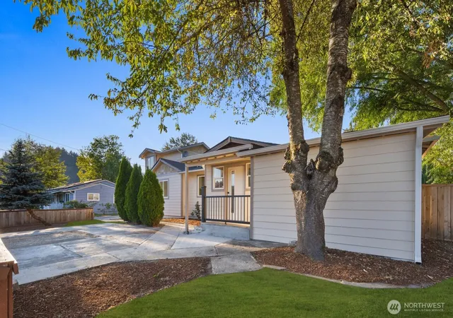 Photo 3 of Sale Pending at 221 2nd Avenue N, Algona, WA 98001 | MLS# NWM2571862 | Listing updated on 2026-09-25