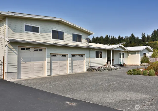 Photo 4 of Single family home for sale at 3787 Oceanside Dr, Greenbank, WA 98253 | MLS# NWM2571871 | Listing updated on 2026-09-25