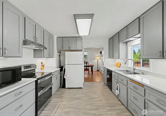 Photo 3 of Sale Pending at 3125 Oas Dr W, University Place, WA 98466 | MLS# NWM2571878 | Listing updated on 2026-09-26