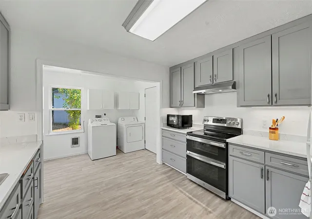 Photo 3 of Sale Pending at 3125 Oas Dr W, University Place, WA 98466 | MLS# NWM2571878 | Listing updated on 2026-09-26