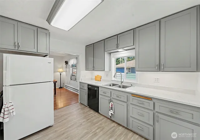 Photo 4 of Sale Pending at 3125 Oas Dr W, University Place, WA 98466 | MLS# NWM2571878 | Listing updated on 2026-09-26
