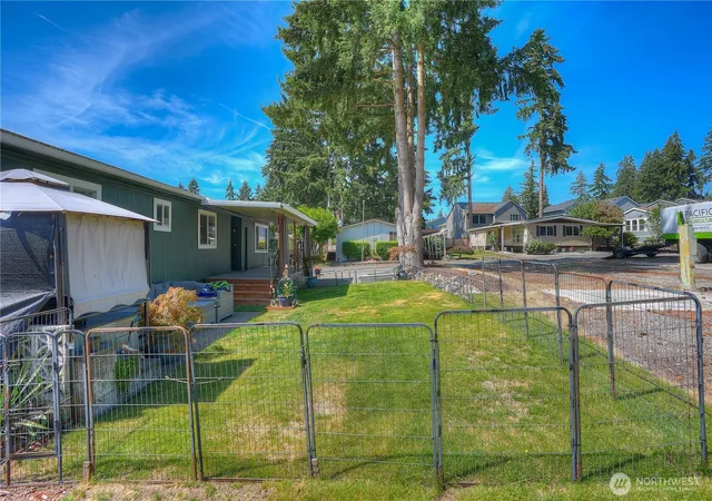 Photo 3 of Manufactured home for sale at 12605 112th Avenue E #30, Puyallup, WA 98374 | MLS# NWM2571882 | Listing updated on 2026-09-24